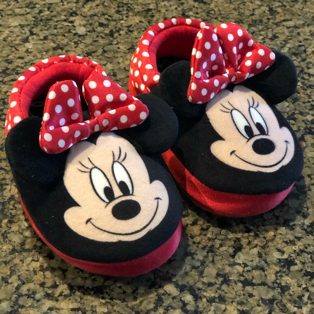 Minnie Mouse slippers size 7/8